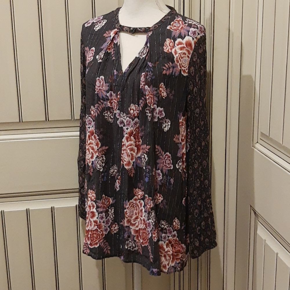 GYPSIES & Moondust Long Sleeve Floral Top Key Hole - Picture 3 of 8